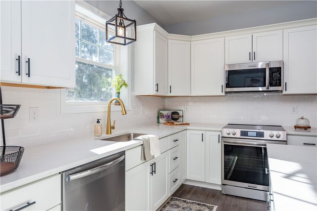 52 BRUCE Lane, Warwick, RI 02886