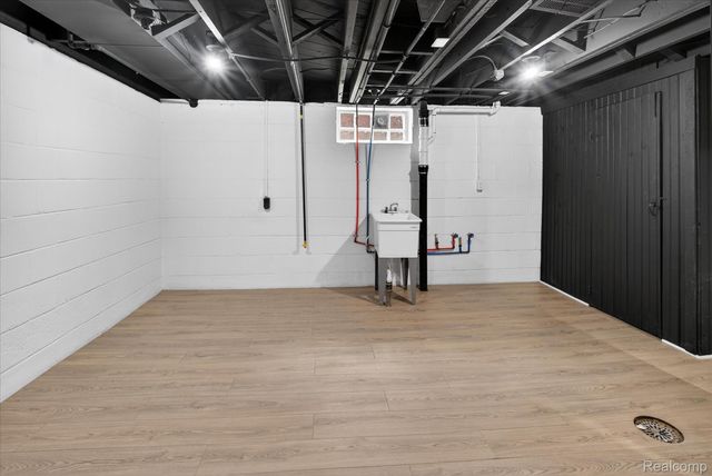 18921 Saint Marys Street, Detroit, MI 48235