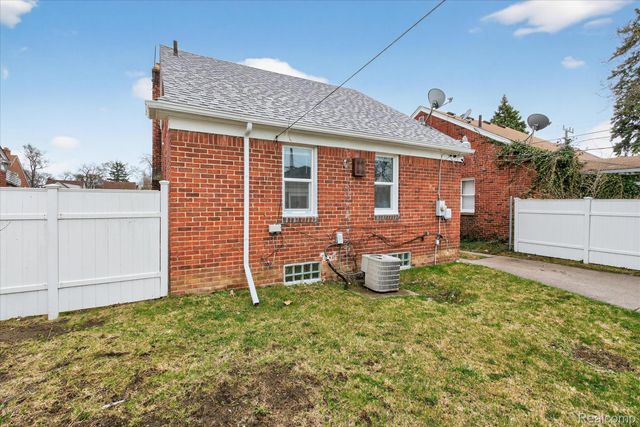 18921 Saint Marys Street, Detroit, MI 48235