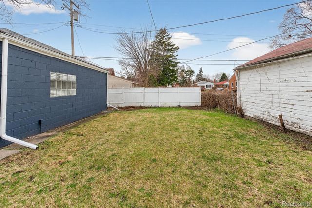 18921 Saint Marys Street, Detroit, MI 48235