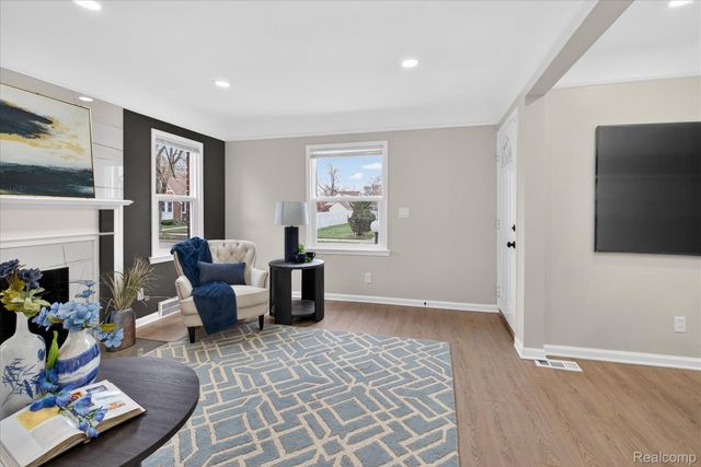 18921 Saint Marys Street, Detroit, MI 48235