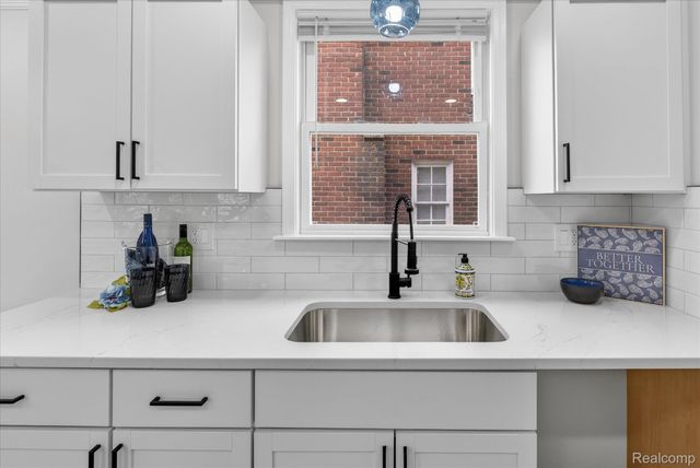 18921 Saint Marys Street, Detroit, MI 48235