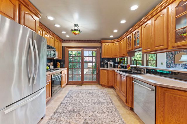 4511 Hanover Drive, Crystal Lake, IL 60012