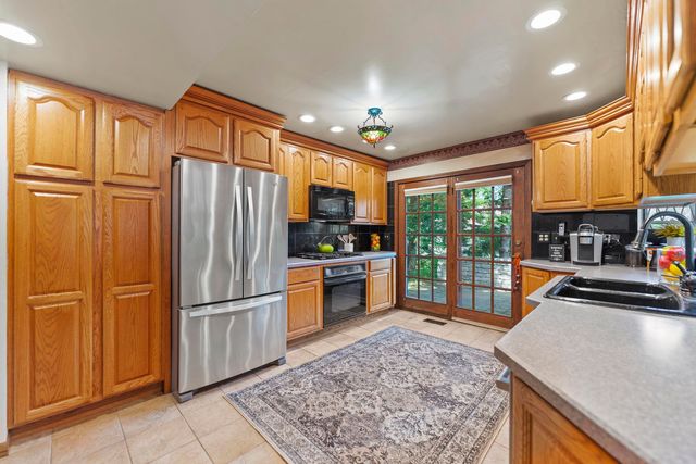 4511 Hanover Drive, Crystal Lake, IL 60012