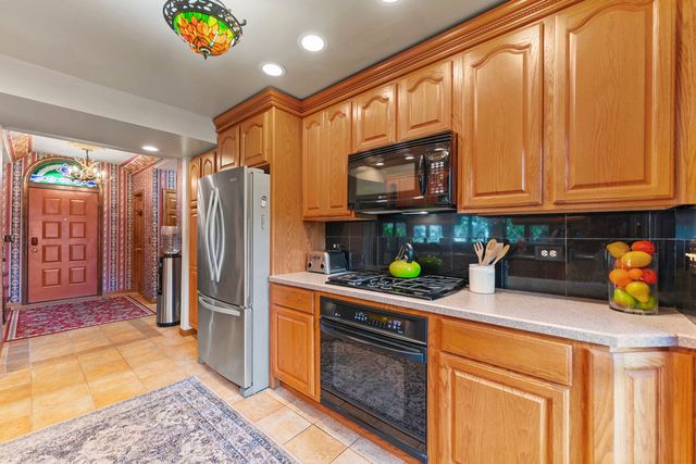 4511 Hanover Drive, Crystal Lake, IL 60012