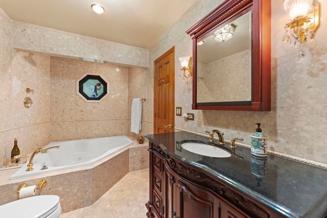 4511 Hanover Drive, Crystal Lake, IL 60012