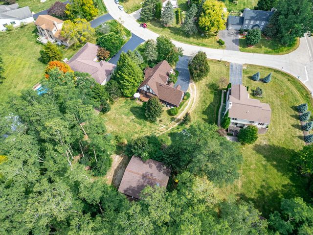 4511 Hanover Drive, Crystal Lake, IL 60012