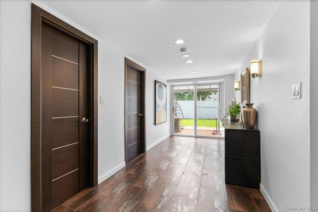648 Diane Place, North Woodmere, NY 11581
