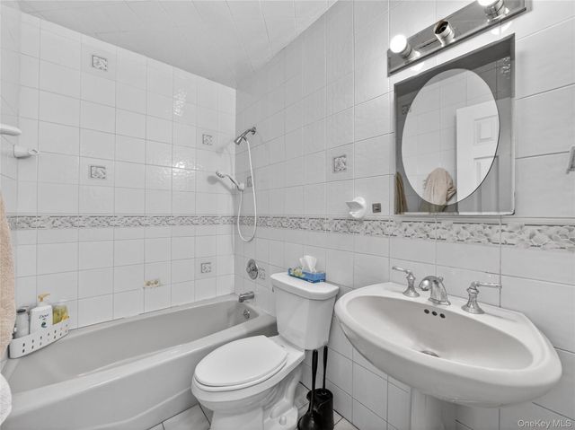 15 Victoria Drive, Airmont, NY 10901