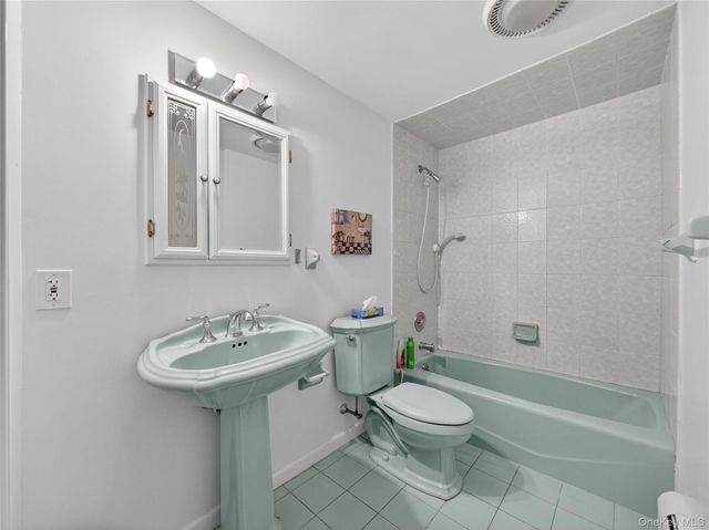 15 Victoria Drive, Airmont, NY 10901