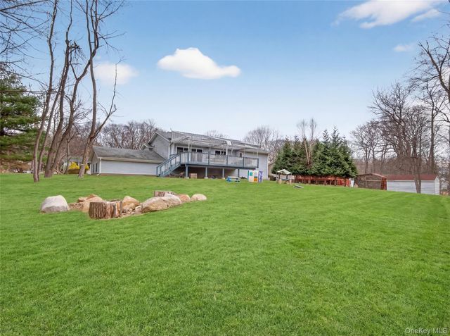 15 Victoria Drive, Airmont, NY 10901