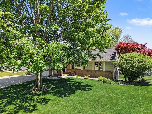 7368 Cherry Avenue, Jenison, MI 49428