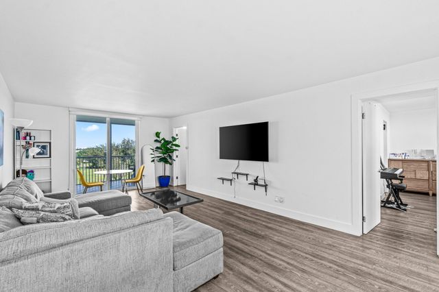 5961 NW 2ND Avenue PH-E, Boca Raton, FL 33487