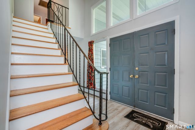 22 Terry Plains Road, Bloomfield, CT 06002