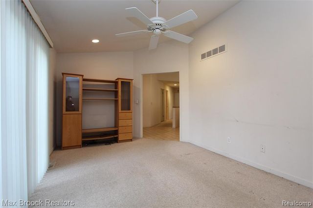 4029 Foxpointe Drive, West Bloomfield, MI 48323