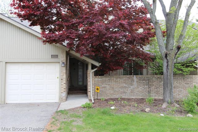 4029 Foxpointe Drive, West Bloomfield, MI 48323