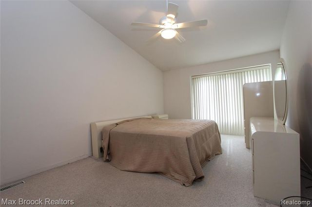 4029 Foxpointe Drive, West Bloomfield, MI 48323