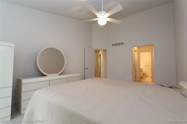 4029 Foxpointe Drive, West Bloomfield, MI 48323