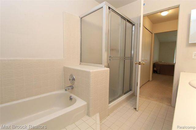 4029 Foxpointe Drive, West Bloomfield, MI 48323