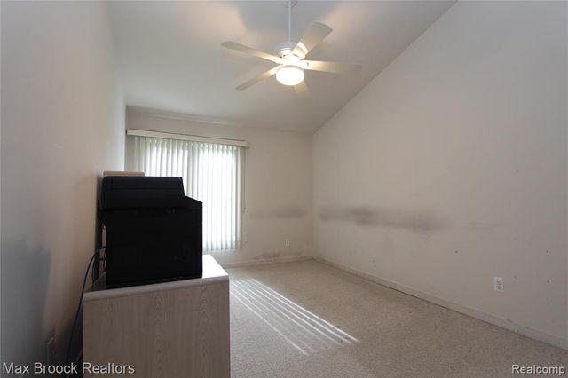 4029 Foxpointe Drive, West Bloomfield, MI 48323