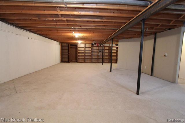 4029 Foxpointe Drive, West Bloomfield, MI 48323