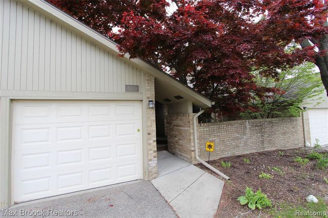 4029 Foxpointe Drive, West Bloomfield, MI 48323