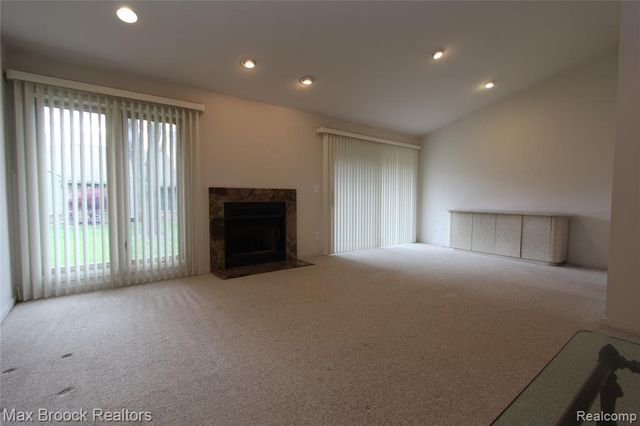 4029 Foxpointe Drive, West Bloomfield, MI 48323