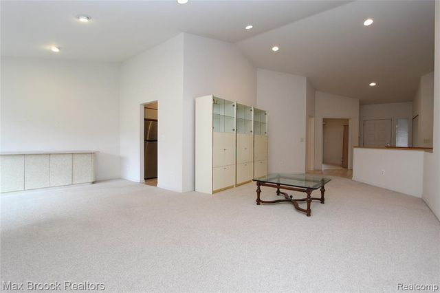 4029 Foxpointe Drive, West Bloomfield, MI 48323