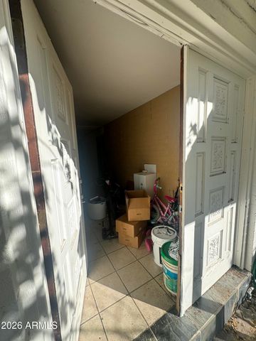 2136 E LEMON Street, Tempe, AZ 85281