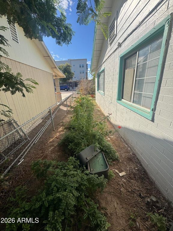 Image 18 of property listing at 2136 E LEMON Street, Tempe, AZ 85281