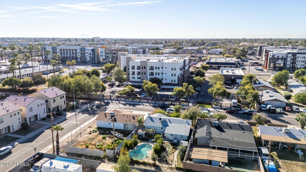Image 8 of property listing at 2136 E LEMON Street, Tempe, AZ 85281