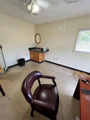 520 Commercial Boulevard, Lexington, NC 27292