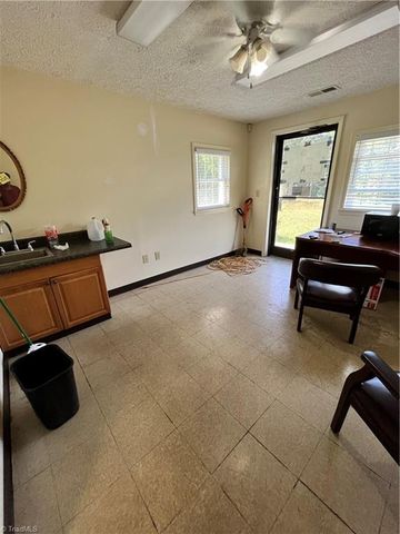 520 Commercial Boulevard, Lexington, NC 27292