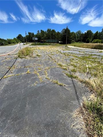 520 Commercial Boulevard, Lexington, NC 27292