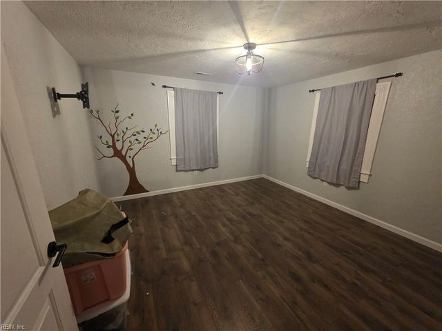 215 Wellons ST, Suffolk, VA 23434