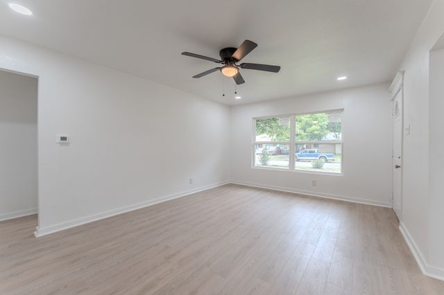 2210 Gaylord Drive, Dallas, TX 75227