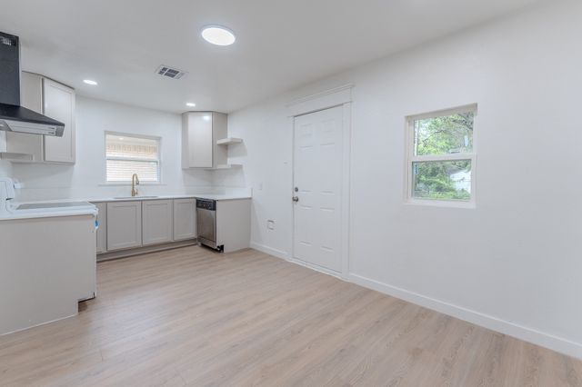 2210 Gaylord Drive, Dallas, TX 75227