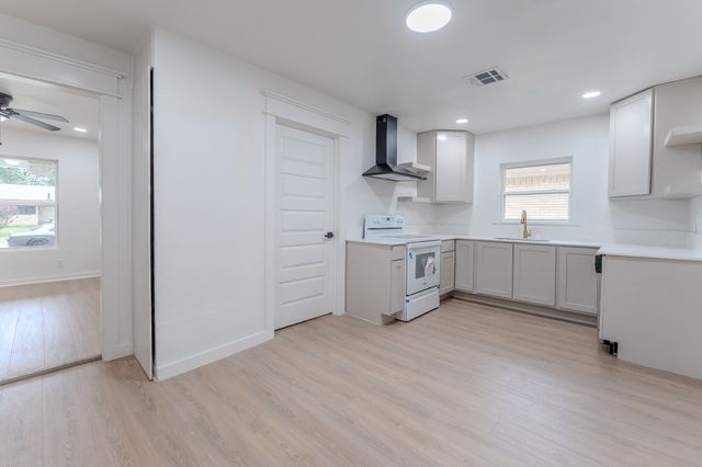 2210 Gaylord Drive, Dallas, TX 75227