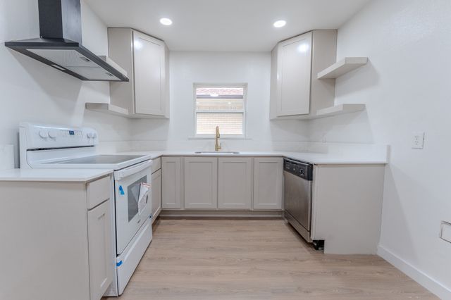 2210 Gaylord Drive, Dallas, TX 75227