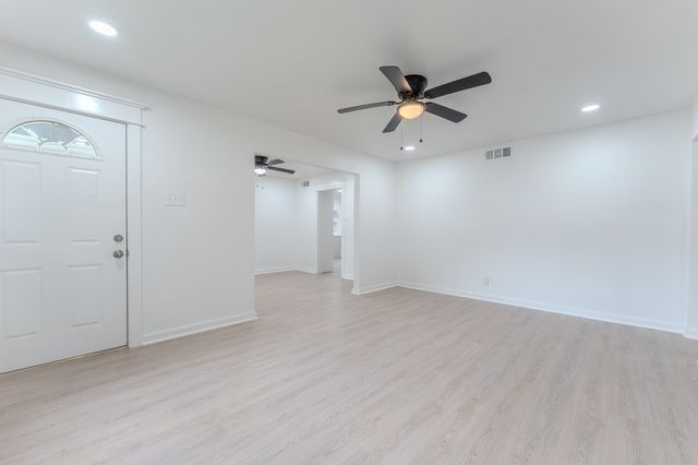 2210 Gaylord Drive, Dallas, TX 75227