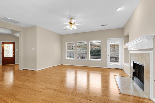 10 W Foxbriar Forest Circle, The Woodlands, TX 77382
