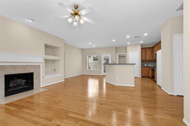 10 W Foxbriar Forest Circle, The Woodlands, TX 77382