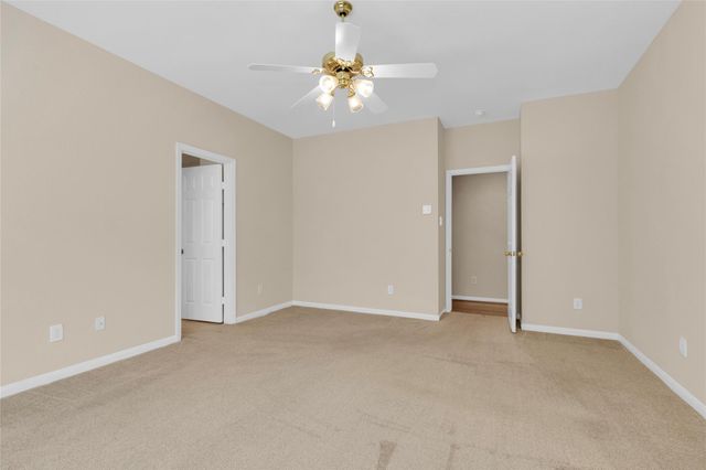 10 W Foxbriar Forest Circle, The Woodlands, TX 77382