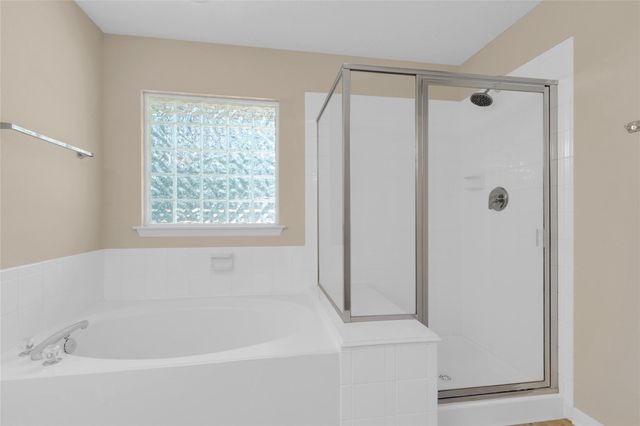 10 W Foxbriar Forest Circle, The Woodlands, TX 77382