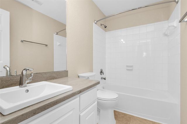 10 W Foxbriar Forest Circle, The Woodlands, TX 77382