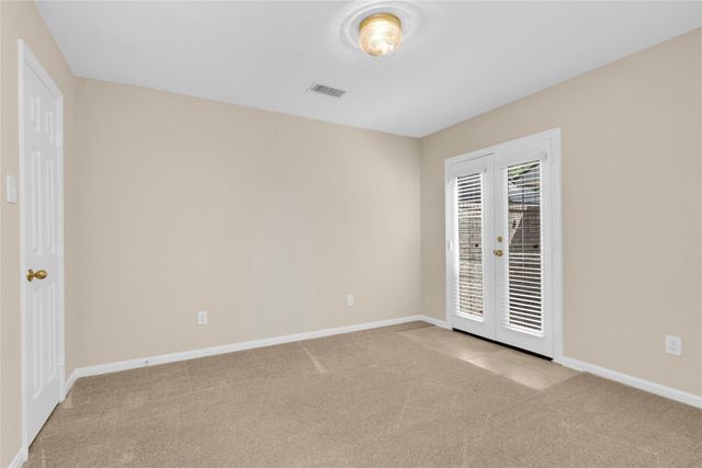 10 W Foxbriar Forest Circle, The Woodlands, TX 77382