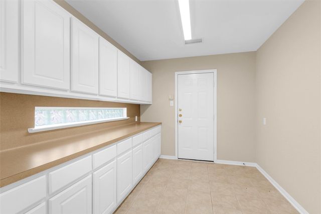 10 W Foxbriar Forest Circle, The Woodlands, TX 77382