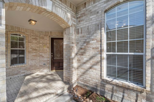 10 W Foxbriar Forest Circle, The Woodlands, TX 77382