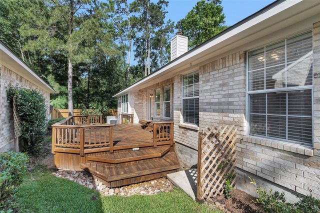 10 W Foxbriar Forest Circle, The Woodlands, TX 77382