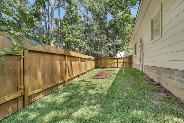 10 W Foxbriar Forest Circle, The Woodlands, TX 77382